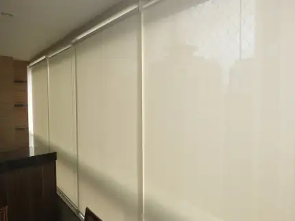Persiana Rolo Tela Solar Screen 3% Bege | Proteção Solar e Estilo para Ambientes Persiana Rolo Tela Solar Screen 3% Bege | Proteção Solar e Estilo para Ambientes
